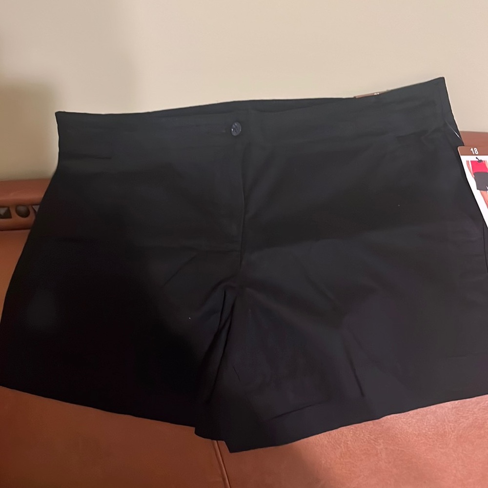 NWT Nautica woman’s shorts. Black. Size 18